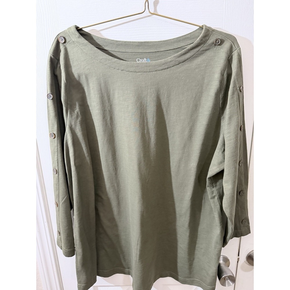 Croft‎ & Barrow Plus Size 2X  3/4 Sleeve Olive Green Top w/ Button accents
